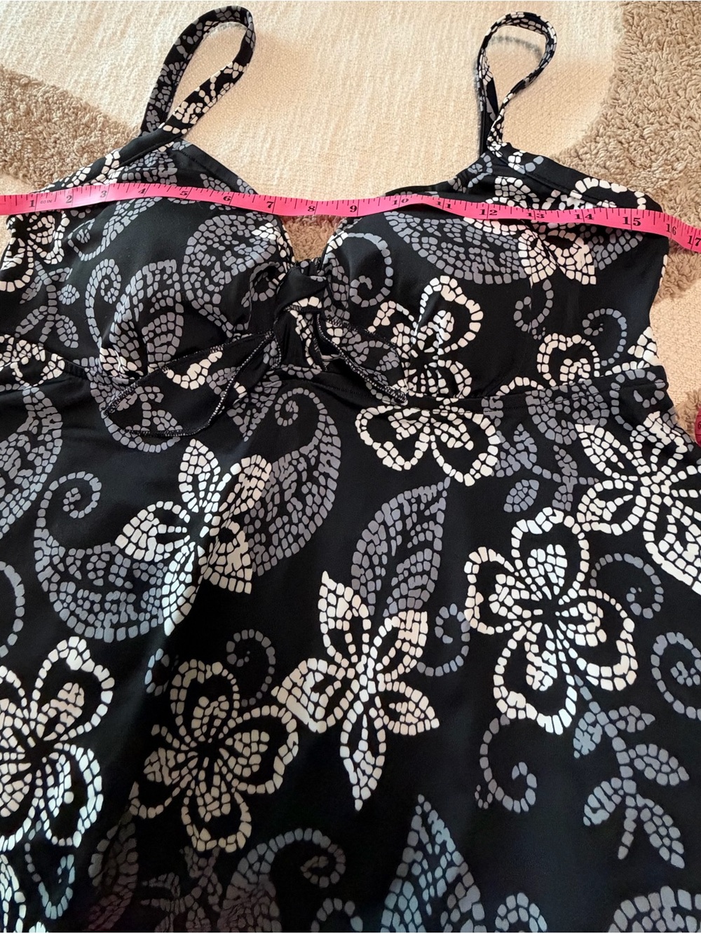 Maxine of Hollywood Black and White Floral Camisole Tank - Picture 3 of 9